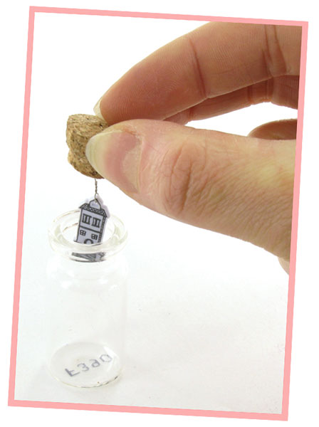 collier-bouteille-miniature-maison collier-bouteille-miniature-maison