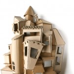 Une ville illuminée en carton